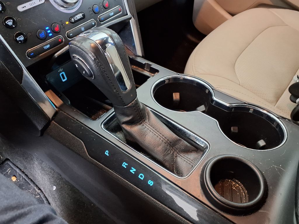 Used 2018 Ford Explorer Limited w/ Ford Safe & Smart Package FWD image 29