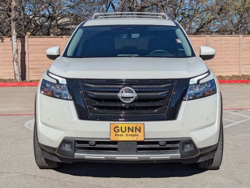 Used 2023 Nissan Pathfinder SL w/ Lighting Package (N92) image 9