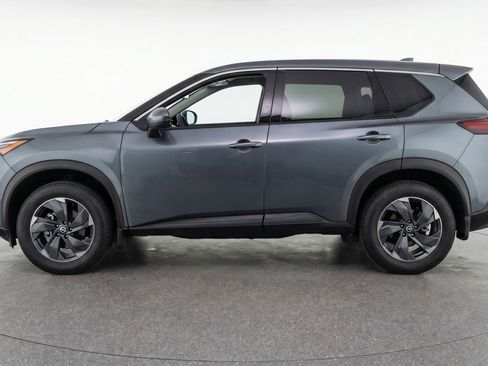 Used 2025 Nissan Rogue SV image 5