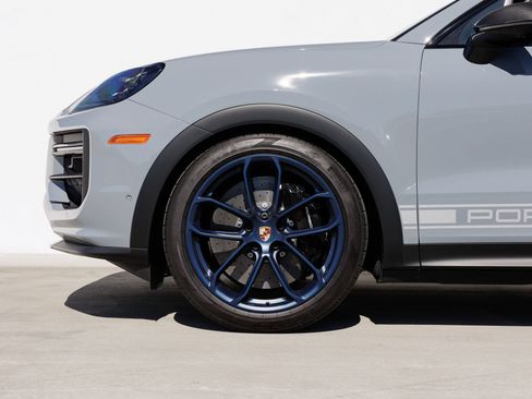 Certified 2025 Porsche Cayenne Turbo GT AWD/4WD image 12