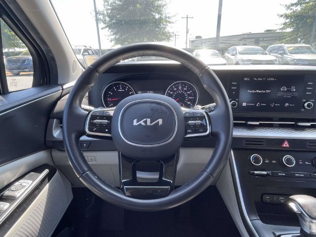 Certified 2024 Kia Carnival LX FWD image 12