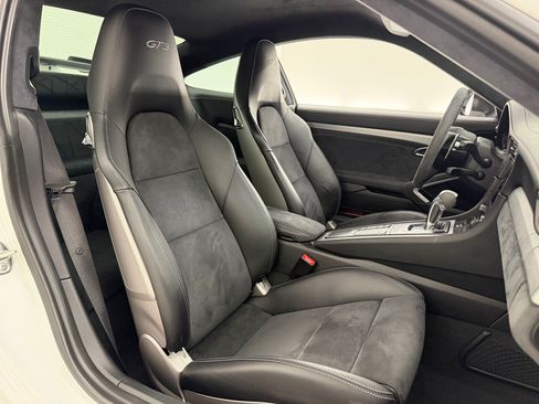 Certified 2018 Porsche 911 GT3 RWD image 24