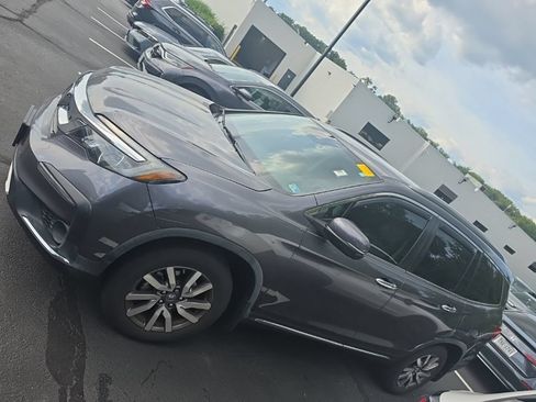 Used 2020 Honda Pilot EX image 2