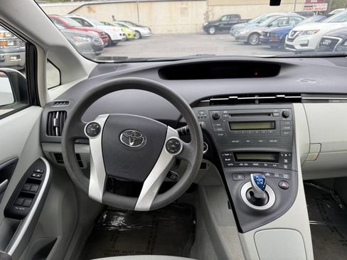 Used 2011 Toyota Prius Three image 9