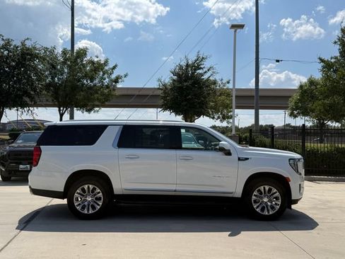 Used 2022 GMC Yukon XL Denali AWD/4WD image 5
