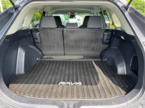 Used 2020 Toyota RAV4 XLE image 32