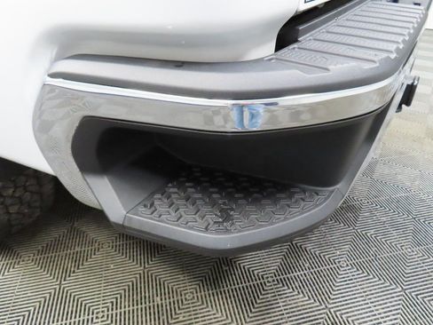 Used 2025 GMC Sierra 2500 SLE image 40