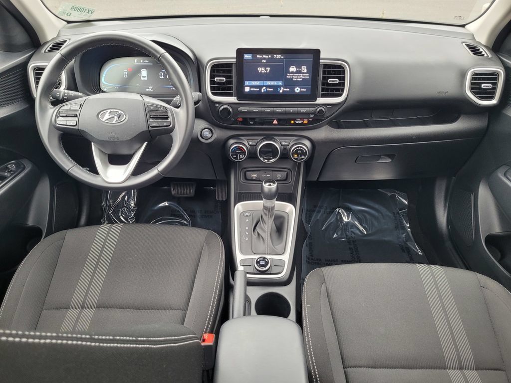 Used 2025 Hyundai Venue SEL FWD image 16