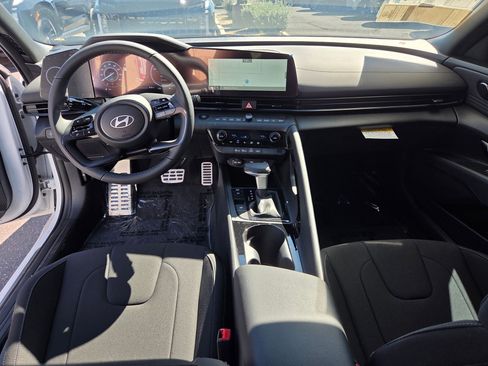 New 2025 Hyundai Elantra SEL image 15