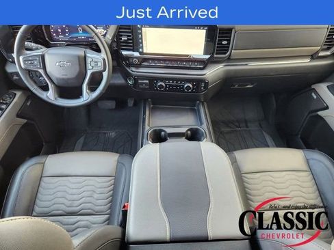 Used 2024 Chevrolet Silverado 2500 ZR2 w/ Technology Package image 38