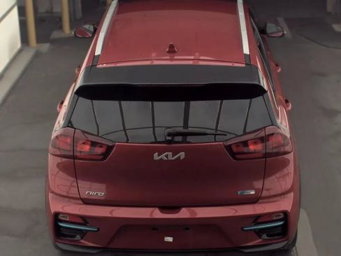 Used 2022 Kia Niro EX w/ Cold Weather Package FWD image 3