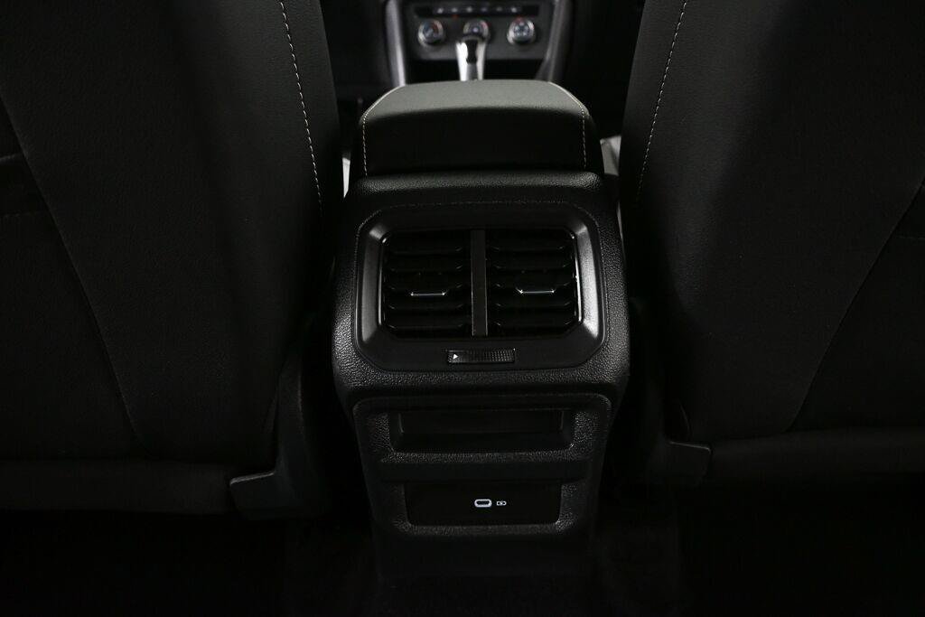 Used 2022 Volkswagen Taos SE FWD image 17