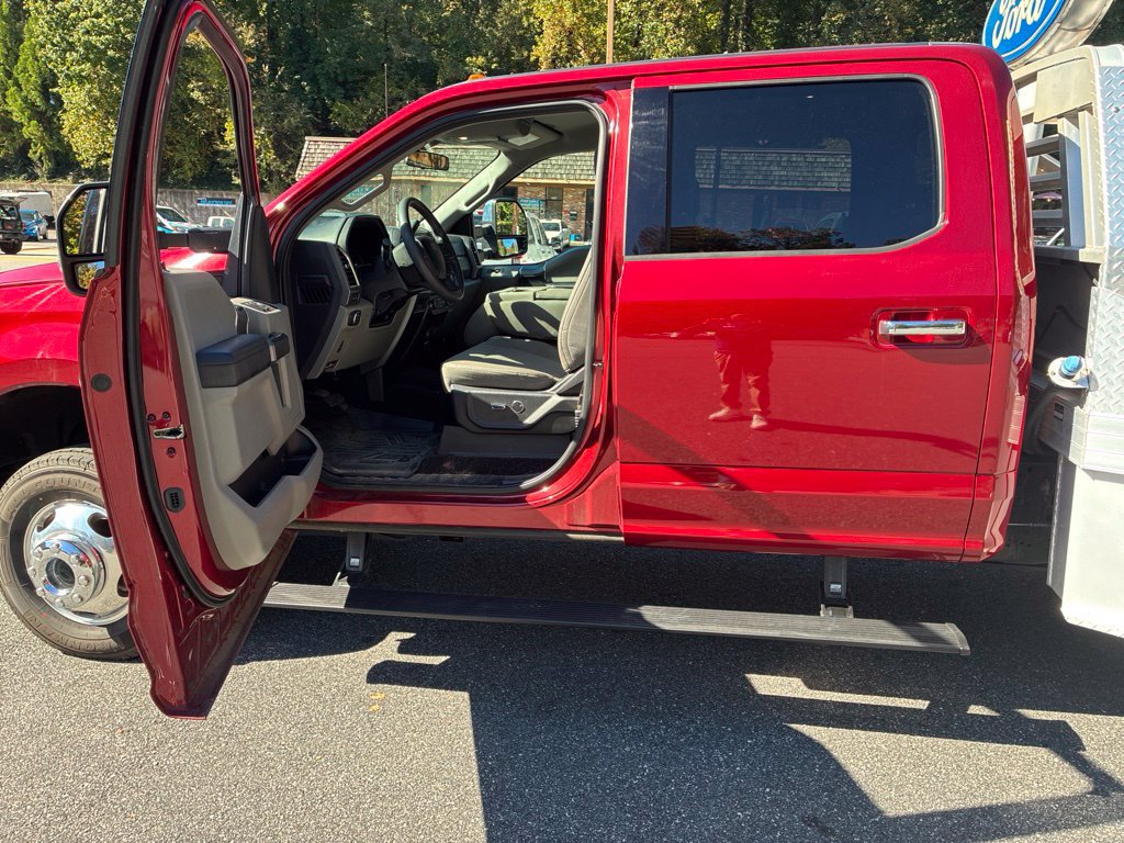 Used 2017 Ford F350 XLT w/ XLT Premium Package AWD/4WD image 18