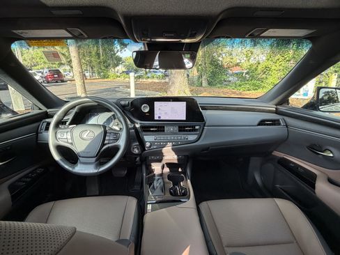 Certified 2023 Lexus ES 250 w/ Premium Package AWD/4WD image 35
