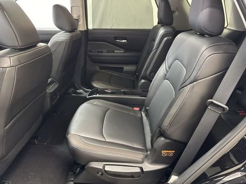 Used 2025 Nissan Pathfinder SL w/ SL Premium Package FWD image 13