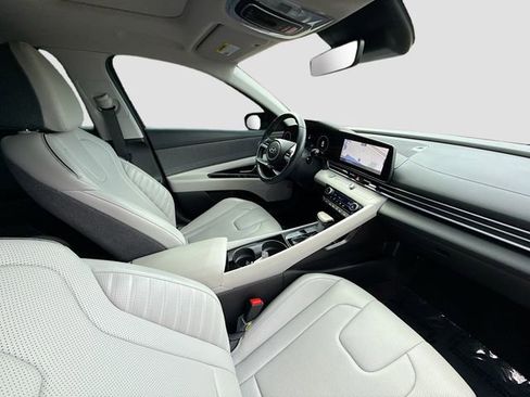 Used 2024 Hyundai Elantra Limited image 27