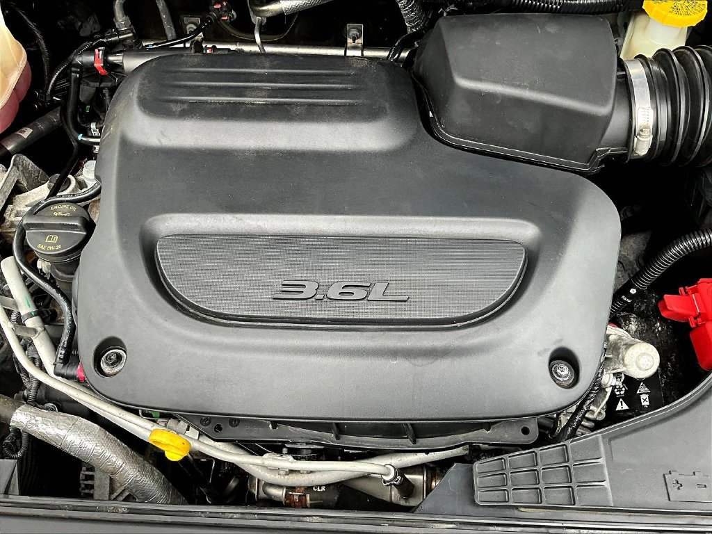 Used 2023 Chrysler Pacifica Touring-L FWD image 32