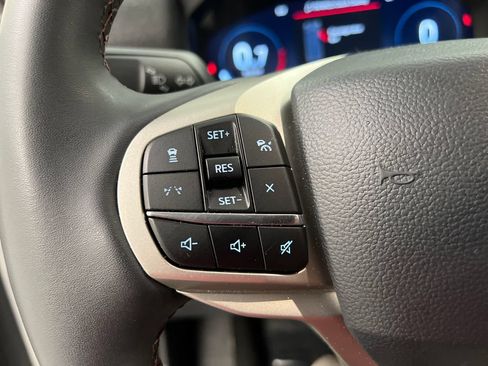 Used 2025 Ford Explorer Active RWD image 56