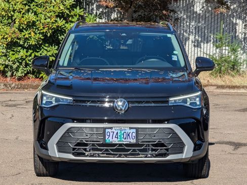 Used 2025 Volkswagen Taos SE w/ Panoramic Sunroof Package image 8