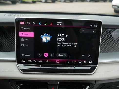 Certified 2025 Volkswagen Tiguan SE AWD/4WD image 28