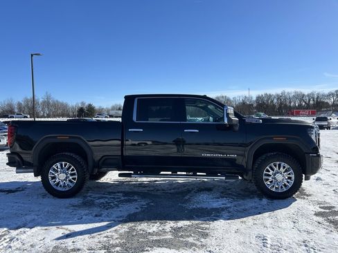 Used 2024 GMC Sierra 2500 Denali image 17
