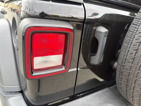 Used 2025 Jeep Wrangler Unlimited Sport AWD/4WD image 7