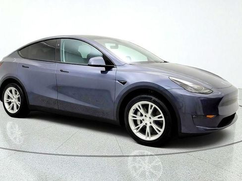 Used 2023 Tesla Model Y AWD image 3