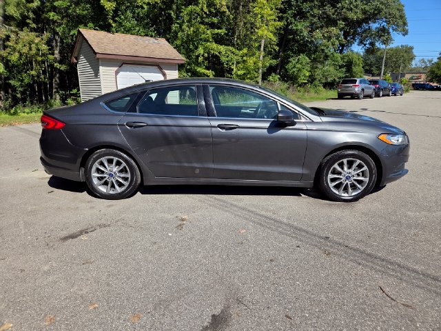 Used 2017 Ford Fusion SE w/ Fusion SE Technology Package FWD image 7
