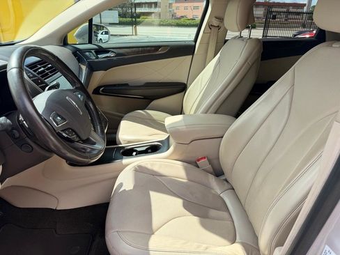 Used 2019 Lincoln MKC Reserve w/ MKC Climate Package FWD image 16