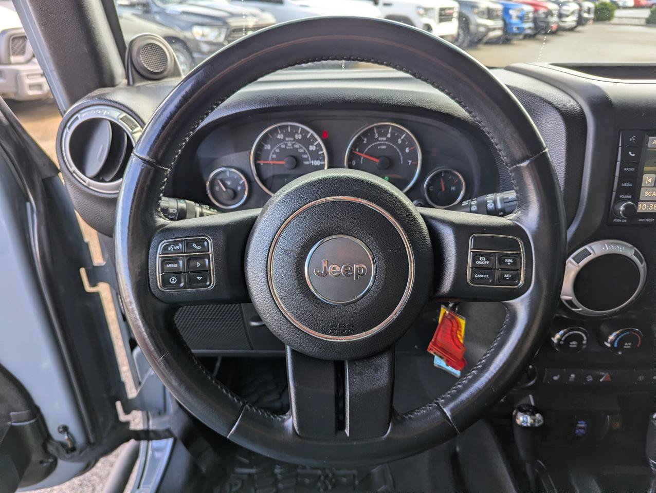 Used 2014 Jeep Wrangler Unlimited Sahara w/ Connectivity Group AWD/4WD image 11