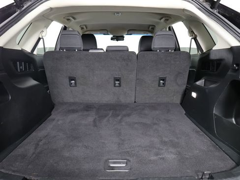 Used 2020 Ford Edge SE image 18