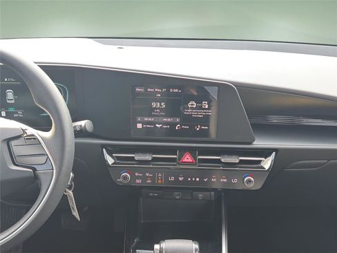Used 2025 Kia Niro LX FWD image 10