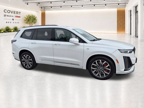Used 2023 Cadillac XT6 Sport w/ Technology Package AWD/4WD image 16
