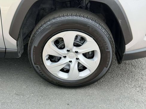Used 2025 Toyota RAV4 LE AWD/4WD image 24