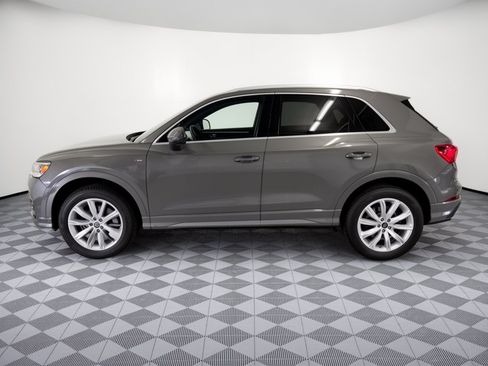 Used 2024 Audi Q3 2.0T Premium w/ Convenience Package AWD/4WD image 2