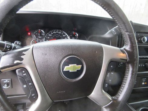 Used 2018 Chevrolet Express 2500 w/ Driver Convenience Package image 26