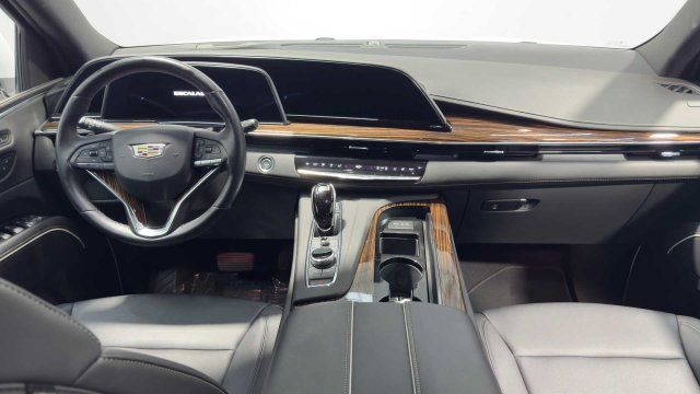 Used 2024 Cadillac Escalade Luxury RWD image 18