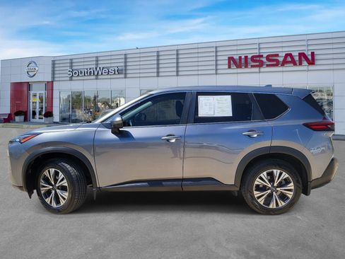 Used 2023 Nissan Rogue SV image 9