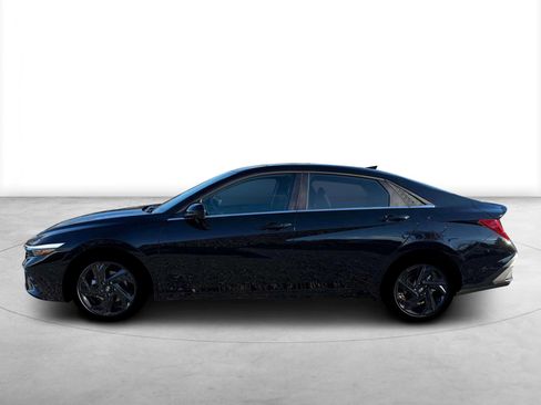 New 2026 Hyundai Elantra SEL Sport Premium FWD image 3
