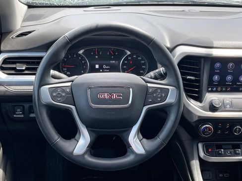 Used 2023 GMC Acadia SLT w/ Trailering Package FWD image 11