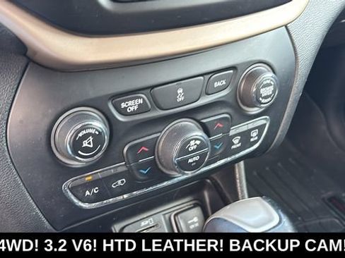 Used 2014 Jeep Cherokee Limited w/ Luxury Group AWD/4WD image 18