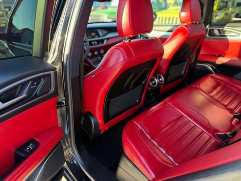 Used 2018 Alfa Romeo Stelvio Ti Sport image 21