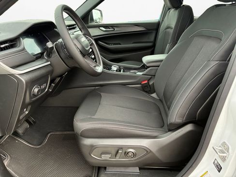 New 2026 Jeep Grand Cherokee Laredo image 19