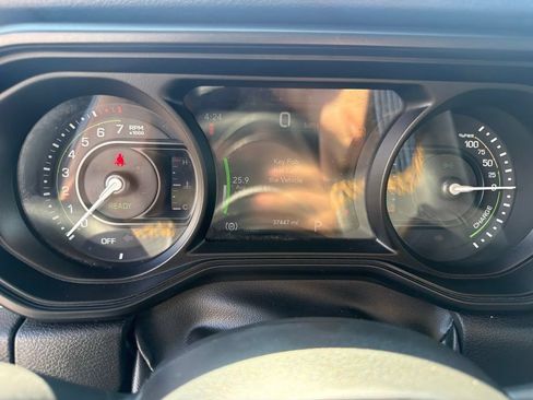 Used 2024 Jeep Wrangler Unlimited w/ Convenience Group AWD/4WD image 33