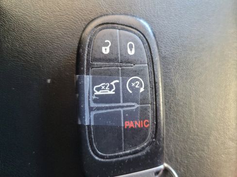 Used 2019 Jeep Cherokee Latitude Plus w/ Comfort/Convenience Group AWD/4WD image 32