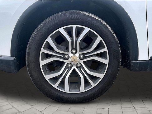Used 2017 Mitsubishi Outlander SEL FWD image 6