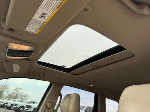 Used 2017 Jeep Grand Cherokee Limited image 12