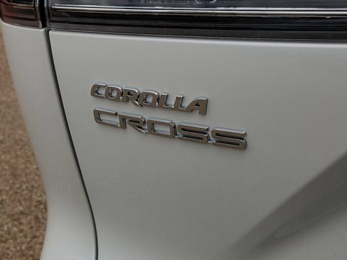 Used 2026 Toyota Corolla Cross XLE w/ Convenience Package FWD image 8