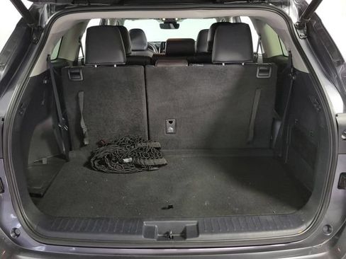 Used 2023 Toyota Highlander XLE FWD image 28