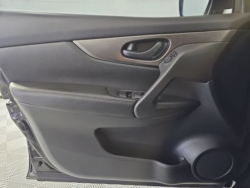 Used 2020 Nissan Rogue Sport S w/ Appearance Package FWD image 26
